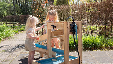Pista acquatica AquaFlow EXIT Toys: divertimento con l'acqua in giardino